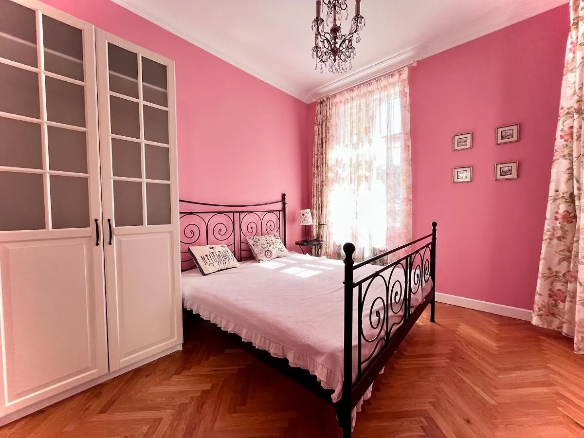 Apartment Bohemian City - Amazing View, Garage Karlovy Vary